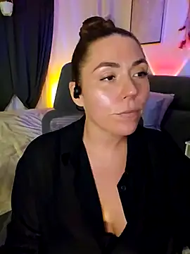 Snapshot of Ellie-L-Elizabeth chatting on 03-12-25, 12:10 Ellie-L-Elizabeth online show from 03-12-25, 12:10