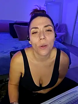 Snapshot of Ellie-L-Elizabeth chatting on 11-06-25, 04:02 Ellie-L-Elizabeth online show from 11-06-25, 04:02