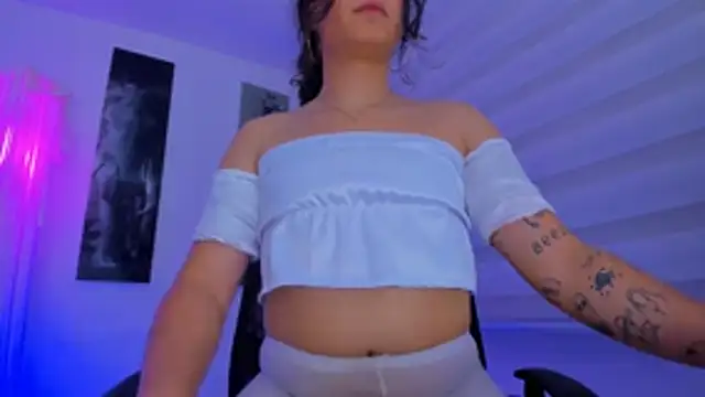 Snapshot of alask_pears0 chatting on 10-24-25, 09:44 alask pears0 online show from 10-24-25, 09:44