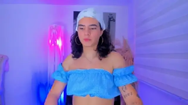 Snapshot of alask_pears0 chatting on 10-26-25, 02:01 alask pears0 online show from 10-26-25, 02:01