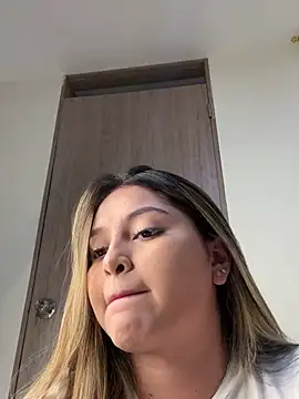 lunablossom  online show from 01-03-25, 11:55