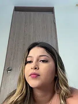 lunablossom  online show from 02-01-25, 06:40