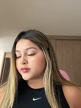 lunablossom  online show from 10-11-25, 06:50