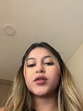 lunablossom  online show from 11-30-25, 05:17