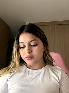 lunablossom  online show from 12-20-25, 01:34