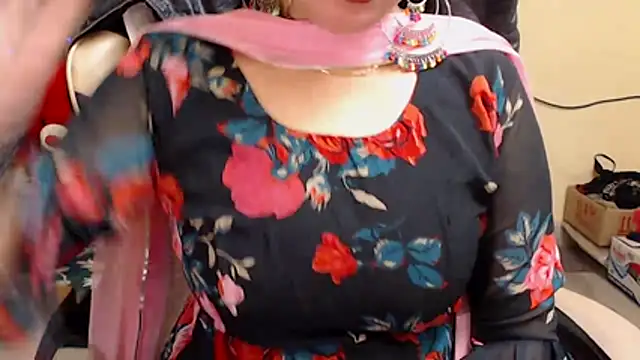 Naughty Kashish online show from 12-19-25, 06:31