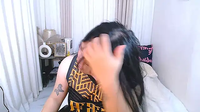 Snapshot of Mimi_Cums chatting on 10-27-25, 01:04 Mimi Cums online show from 10-27-25, 01:04