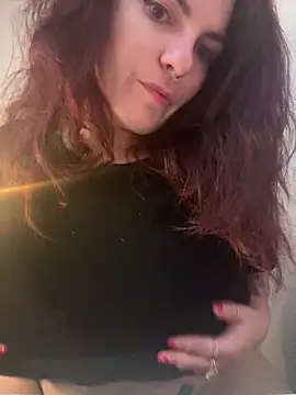 Snapshot of LunaMoongirl chatting on 12-16-24, 04:05 LunaMoongirl online show from 12-16-24, 04:05