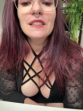 Snapshot of LunaMoongirl chatting on 12-17-24, 12:43 LunaMoongirl online show from 12-17-24, 12:43