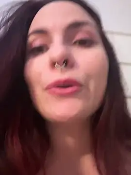 Snapshot of LunaMoongirl chatting on 01-22-25, 04:44 LunaMoongirl online show from 01-22-25, 04:44