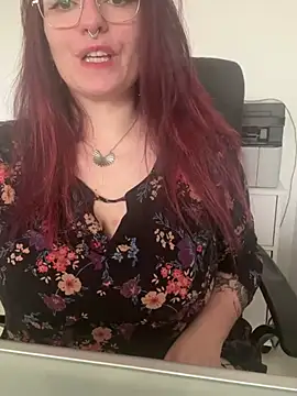 Snapshot of LunaMoongirl chatting on 02-24-25, 04:04 LunaMoongirl online show from 02-24-25, 04:04