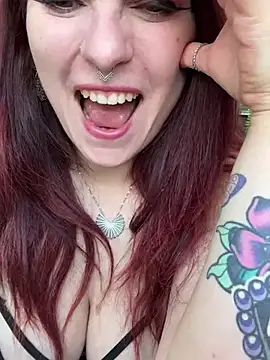 Snapshot of LunaMoongirl chatting on 03-04-25, 01:28 LunaMoongirl online show from 03-04-25, 01:28