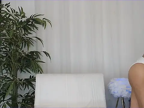 Snapshot of Holy_Bliss chatting on 03-21-26, 03:11 Holy Bliss online show from 03-21-26, 03:11