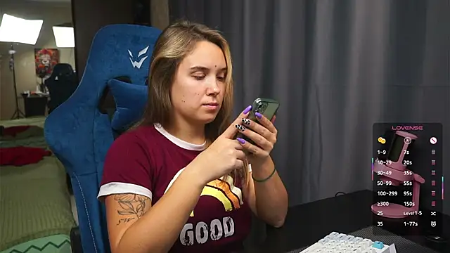 Sandra SW  online show from 11-12-25, 07:03