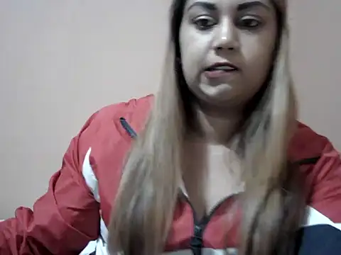 Snapshot of bellachow10 chatting on 12-13-25, 07:53 bellachow10 online show from 12-13-25, 07:53