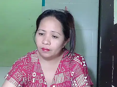 Snapshot of sweetlady_pinay chatting on 10-11-25, 10:14 sweetlady pinay online show from 10-11-25, 10:14