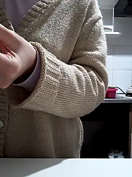 Moi Lina online show from 11-16-25, 01:17