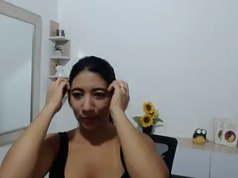 Snapshot of Eva_Rodriguez_ chatting on 09-08-25, 06:29 Eva Rodriguez online show from 09-08-25, 06:29