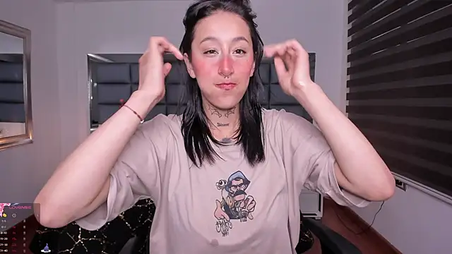 Mariana Joness online show from 11-04-25, 01:38