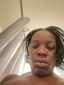 ChocolateBuns101 online show from 12-19-24, 02:56