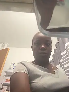 ChocolateBuns101 online show from 10-11-25, 01:20