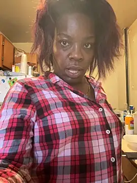 ChocolateBuns101 online show from 11-16-25, 02:33