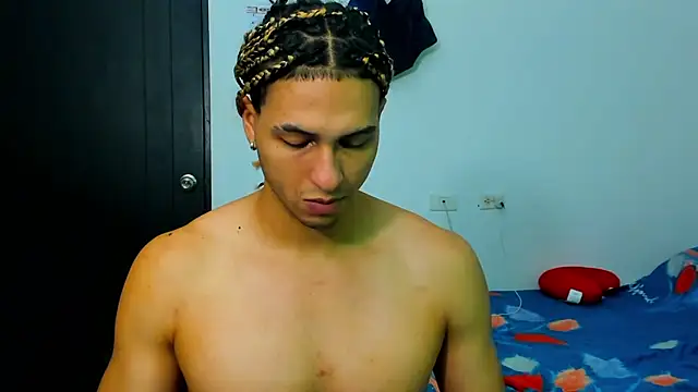 Snapshot of Kris_Khalifa69 chatting on 03-12-25, 12:10 Kris Khalifa69 online show from 03-12-25, 12:10