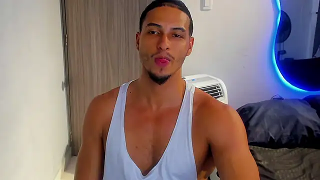 Snapshot of Kris_Khalifa69 chatting on 10-01-25, 03:01 Kris Khalifa69 online show from 10-01-25, 03:01