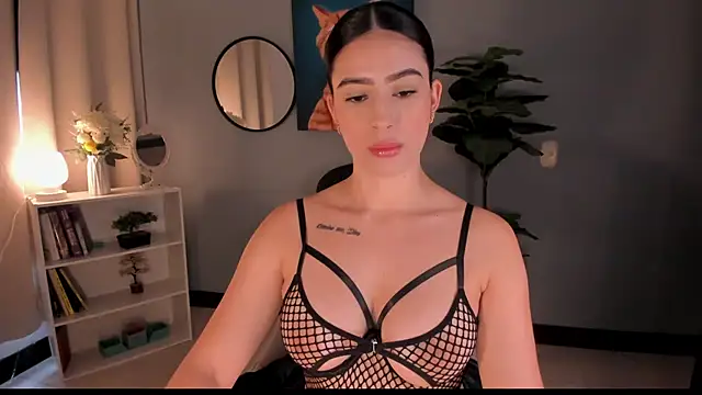 LiaPearce online show from 11-25-25, 12:27