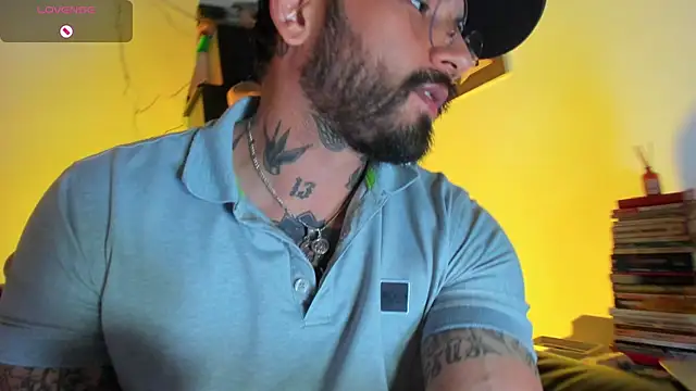 CamiloGray  online show from 11-18-25, 02:43