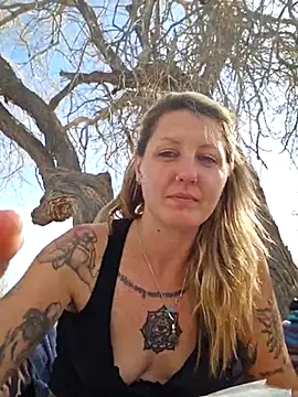 SheIsSomething online show from 02-18-25, 07:52