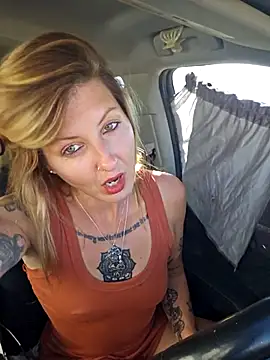 SheIsSomething online show from 10-26-25, 09:42