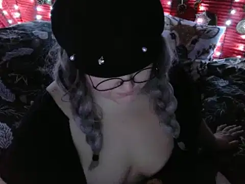 Snapshot of ThickBones chatting on 12-28-24, 06:50 ThickBones online show from 12-28-24, 06:50