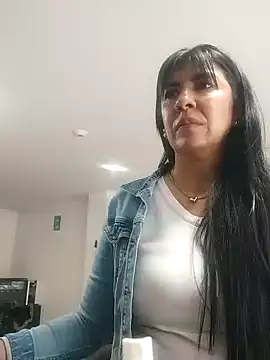 aisha latina online show from 10-07-25, 04:26