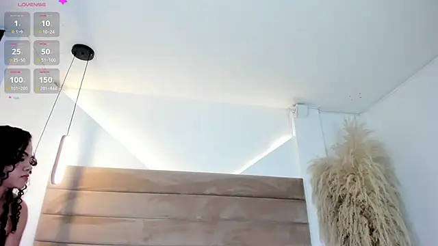 ValerieDiaz  online show from 12-13-24, 12:06