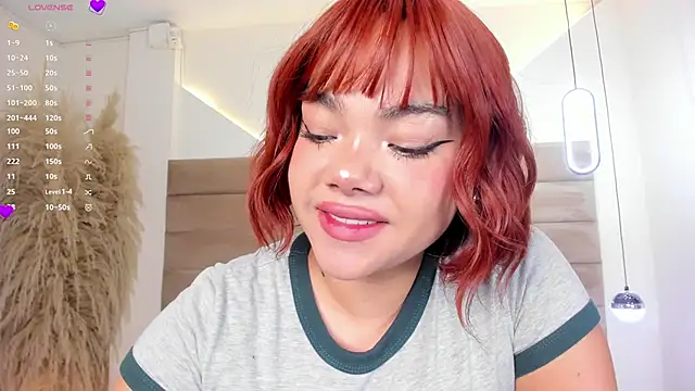 Snapshot of ValerieDiaz_ chatting on 10-29-25, 12:18 ValerieDiaz online show from 10-29-25, 12:18