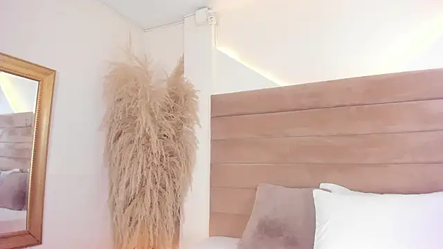 Snapshot of ValerieDiaz_ chatting on 11-05-25, 12:05 ValerieDiaz online show from 11-05-25, 12:05