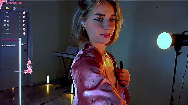 Snapshot of Arielle__03 chatting on 11-23-25, 09:47 Arielle 03 online show from 11-23-25, 09:47