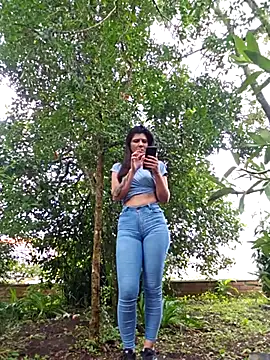 Snapshot of Yuky_ta chatting on 02-15-25, 03:50 Yuky ta online show from 02-15-25, 03:50