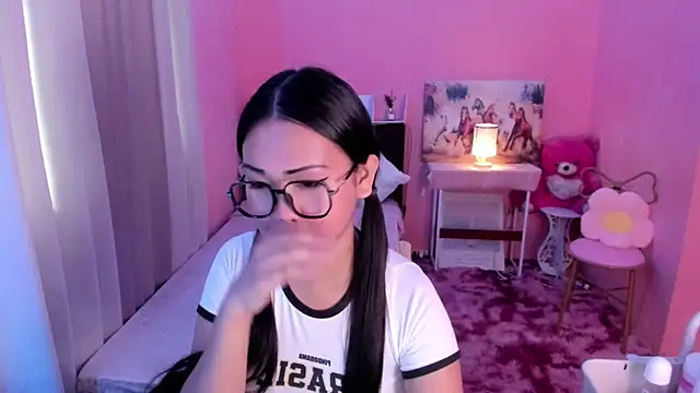 Snapshot of Vivorey_Leighn chatting on 12-12-24, 12:38 Vivorey Leighn online show from 12-12-24, 12:38