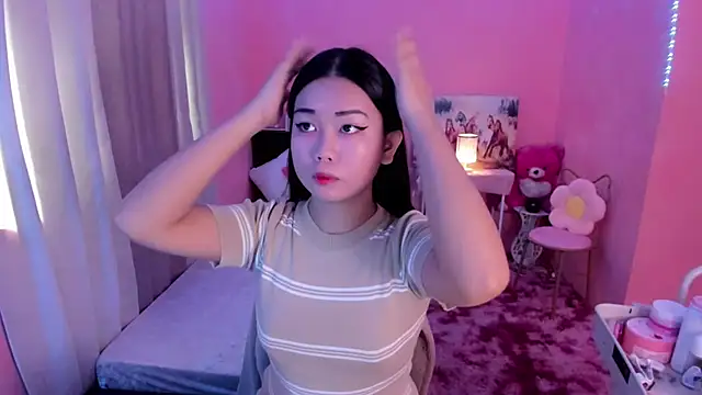 Snapshot of Vivorey_Leighn chatting on 12-14-24, 02:23 Vivorey Leighn online show from 12-14-24, 02:23