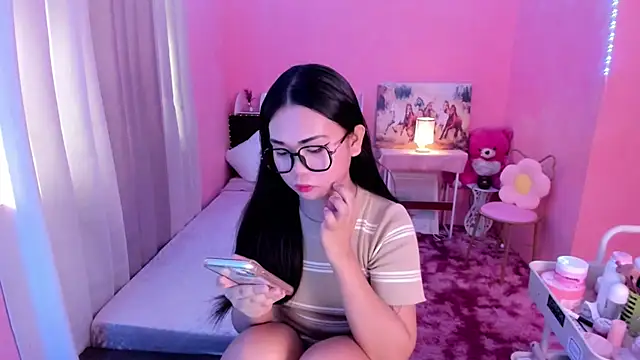 Snapshot of Vivorey_Leighn chatting on 12-15-24, 02:19 Vivorey Leighn online show from 12-15-24, 02:19