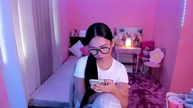 Snapshot of Vivorey_Leighn chatting on 12-20-24, 03:14 Vivorey Leighn online show from 12-20-24, 03:14