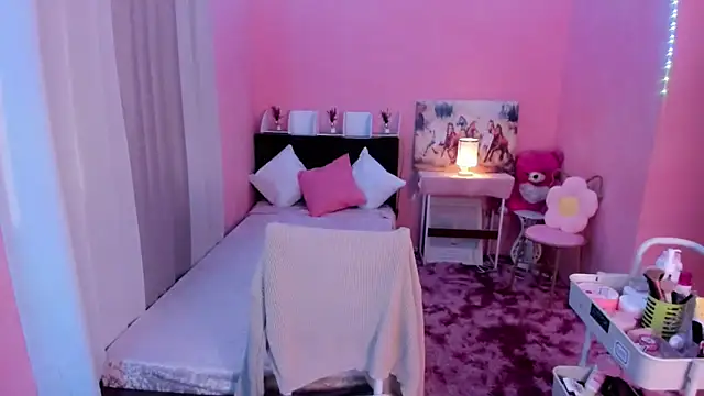 Snapshot of Vivorey_Leighn chatting on 12-21-24, 11:13 Vivorey Leighn online show from 12-21-24, 11:13