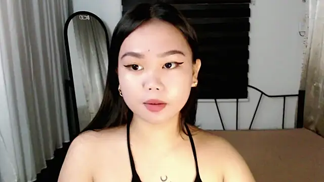 Snapshot of Vivorey_Leighn chatting on 11-23-25, 12:16 Vivorey Leighn online show from 11-23-25, 12:16