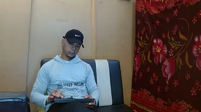 Snapshot of Black_hot266 chatting on 12-09-24, 01:45 Black hot266 online show from 12-09-24, 01:45