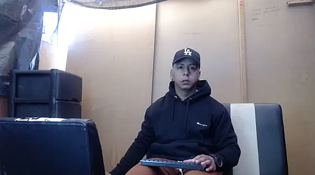 Snapshot of Black_hot266 chatting on 12-14-24, 01:38 Black hot266 online show from 12-14-24, 01:38