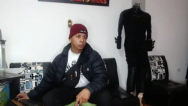 Snapshot of Black_hot266 chatting on 09-15-25, 02:06 Black hot266 online show from 09-15-25, 02:06