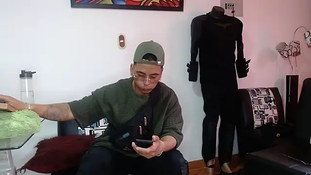 Snapshot of Black_hot266 chatting on 11-22-25, 01:43 Black hot266 online show from 11-22-25, 01:43