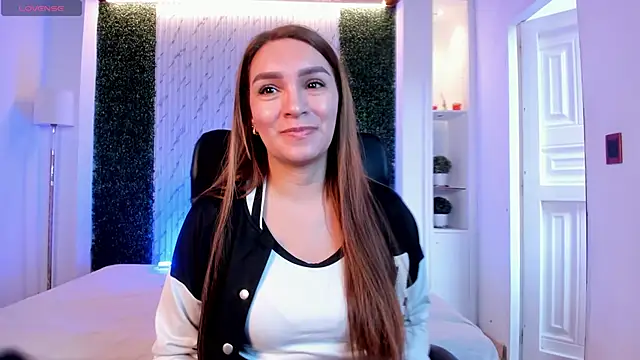 miataylorr1 online show from 10-12-25, 12:04